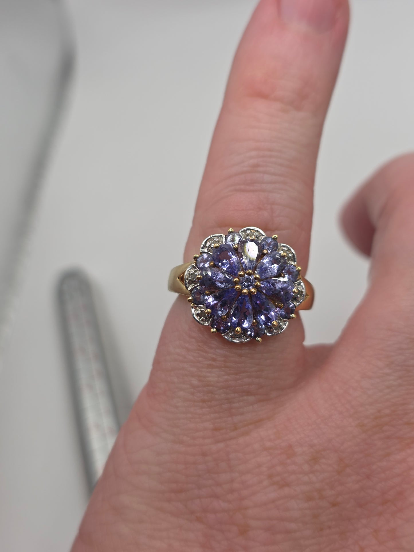 9ct gold tanzanite and diamond ring