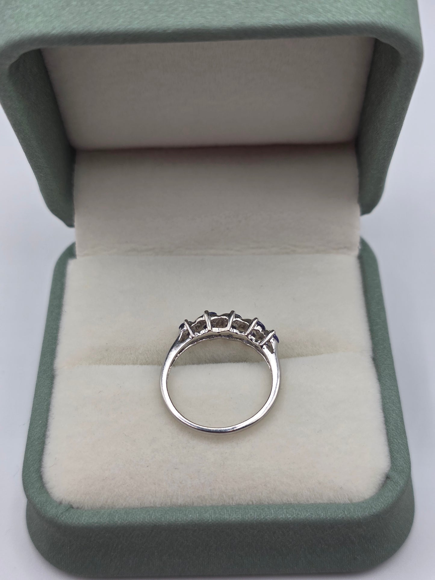 9ct white gold tanzanite ring