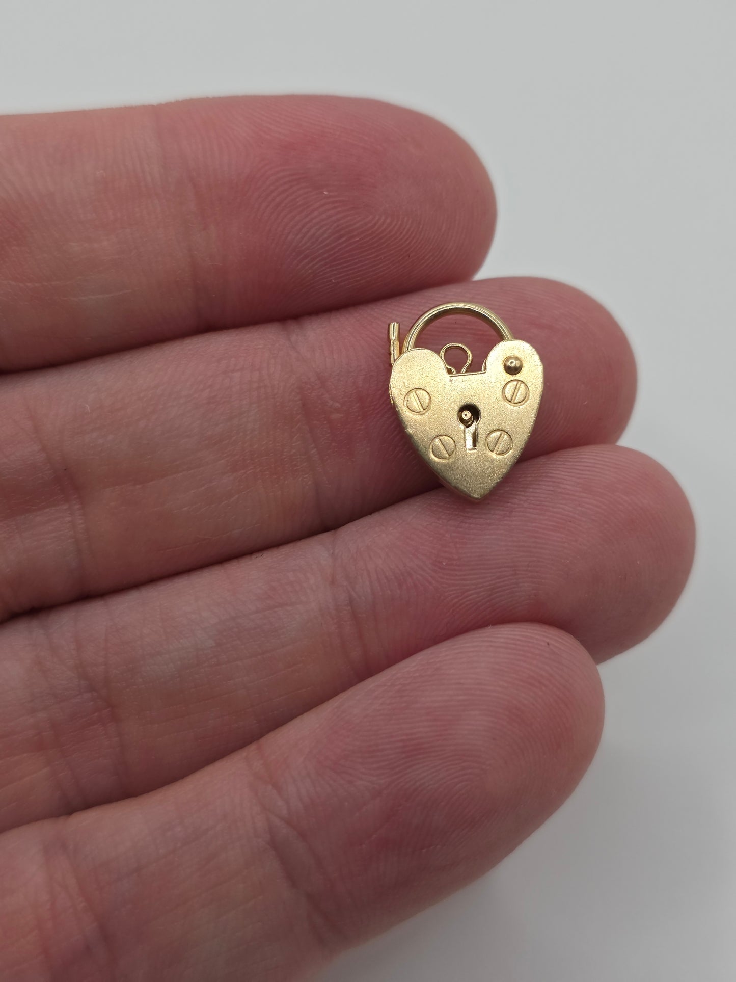 9ct gold padlock 48