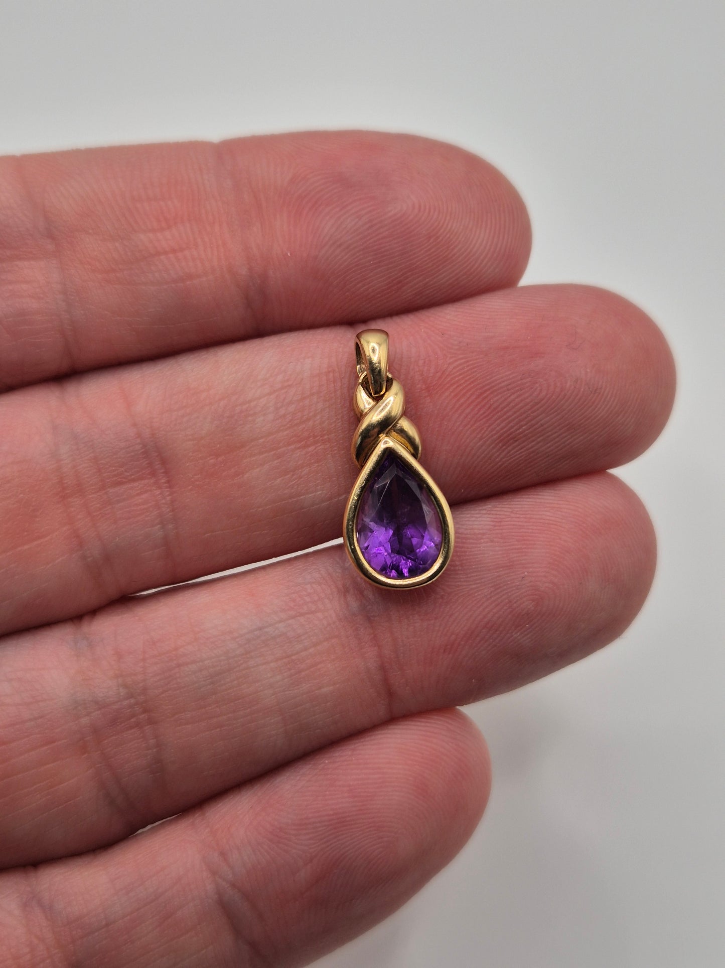 9ct gold amethyst pendant