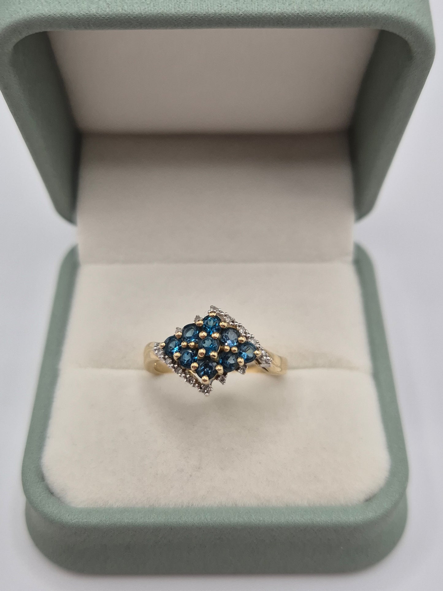 Heavy 9ct gold london blue topaz and diamond ring