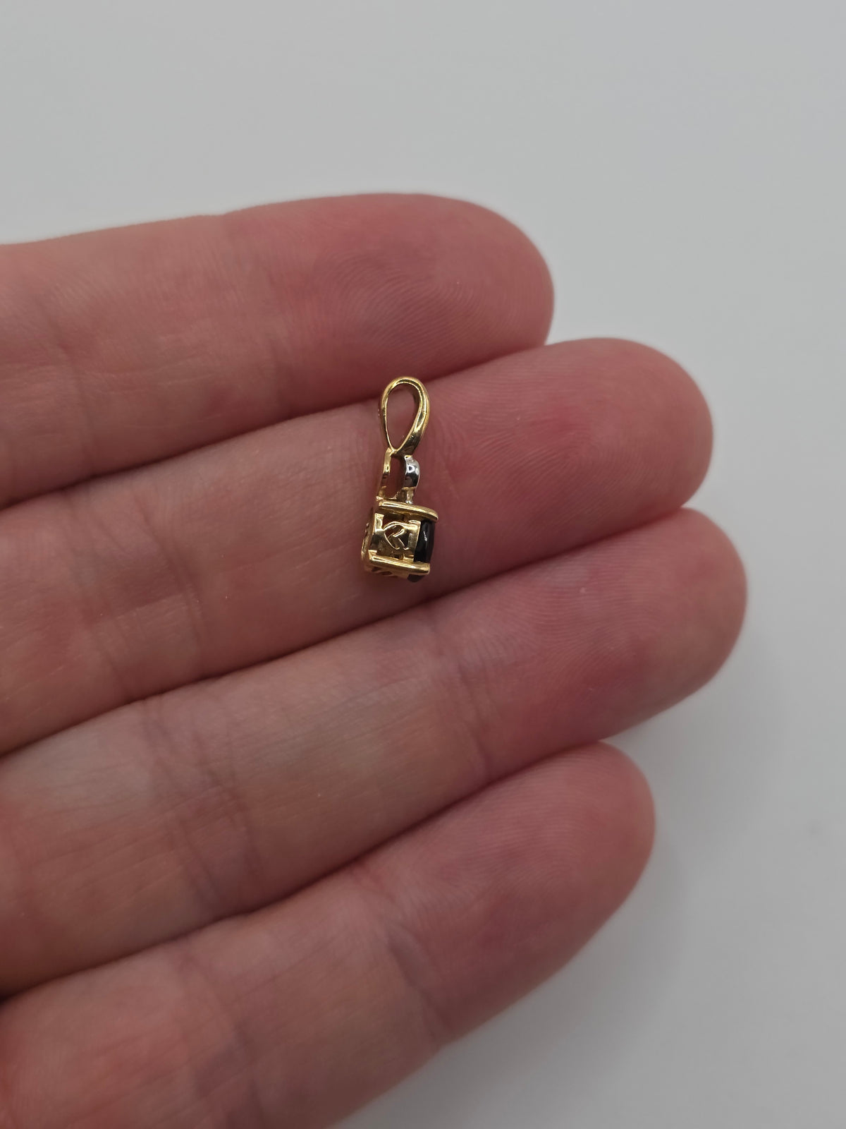 9ct gold sapphire and diamond pendant