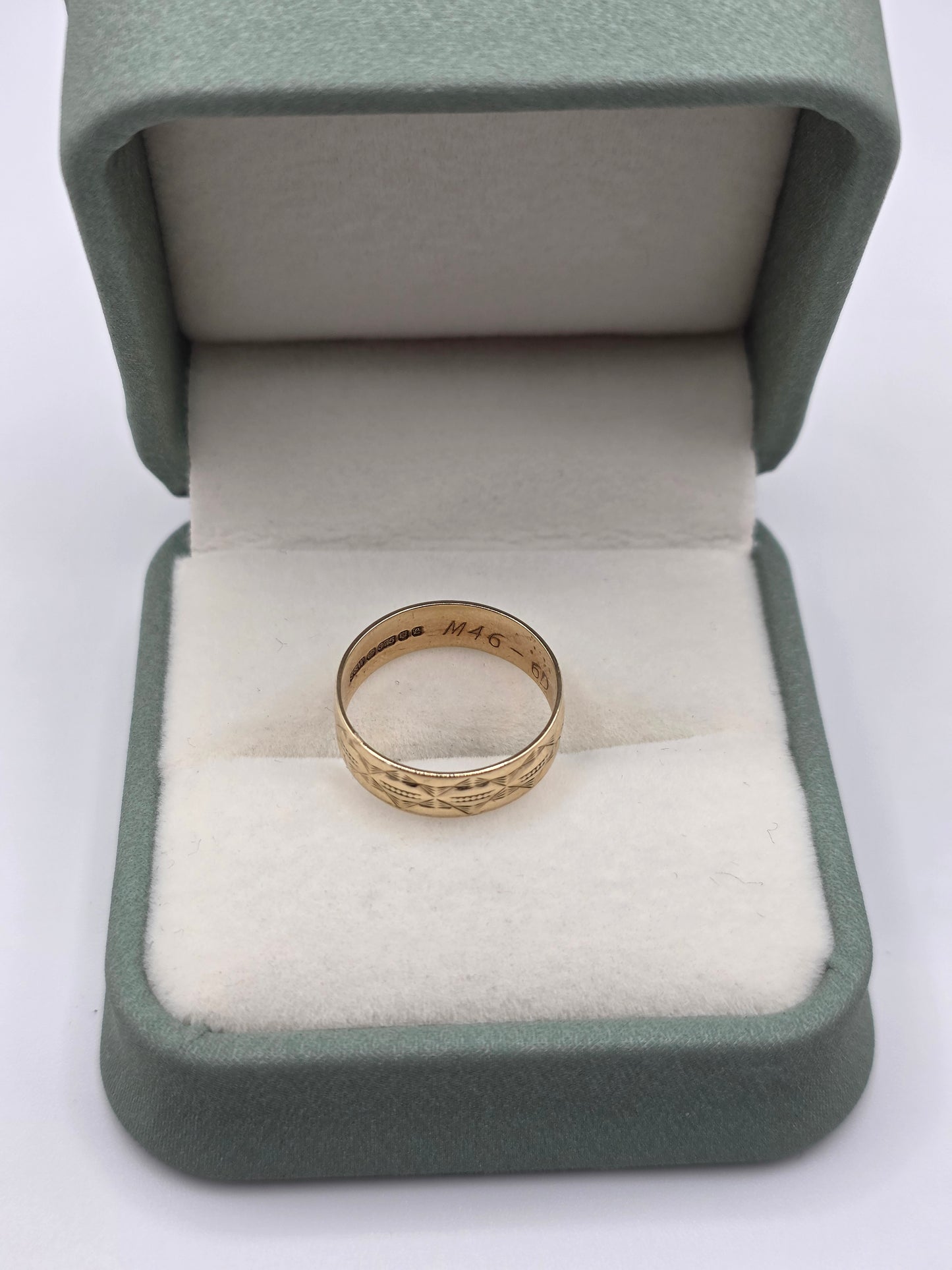 9ct gold patterned band ring