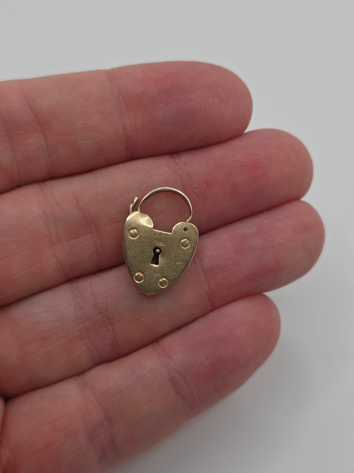 9ct gold padlock 69