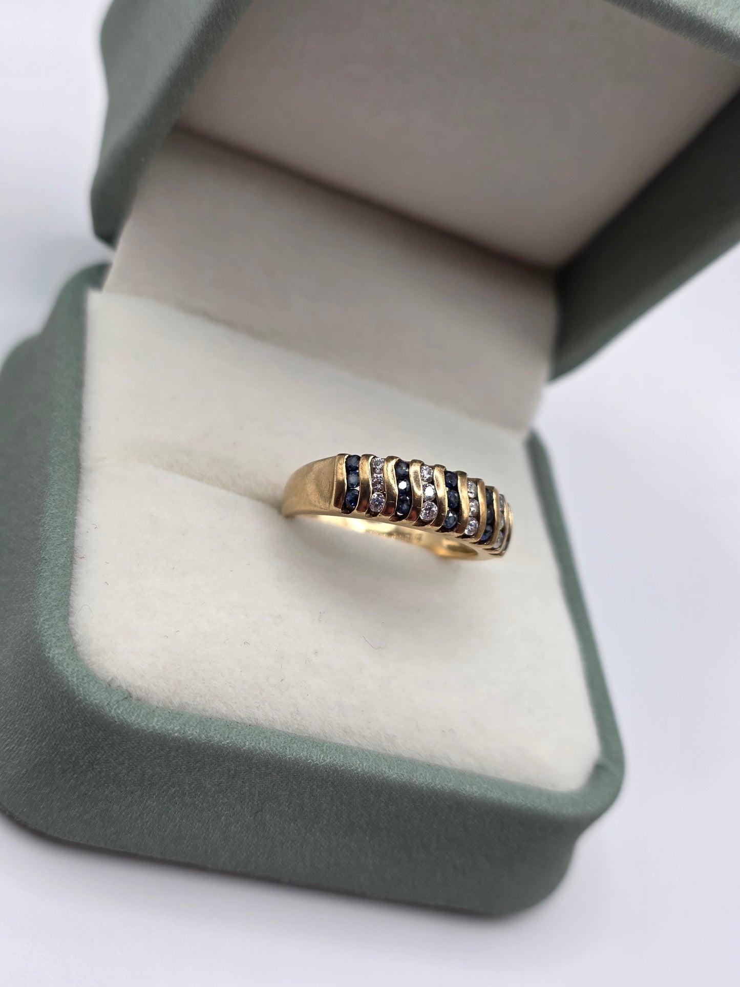 9ct gold sapphire and cz ring