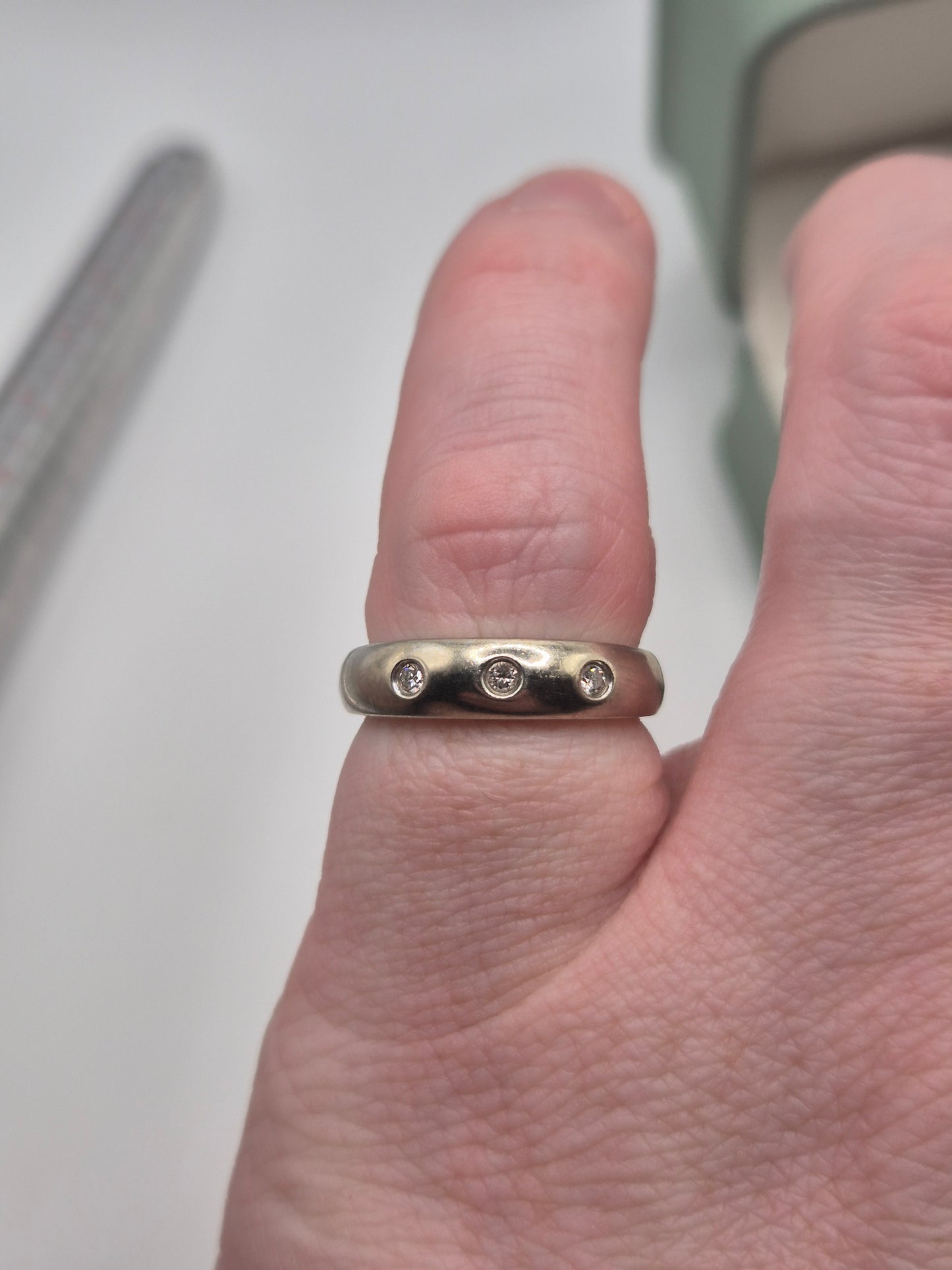 Heavy 9ct white gold diamond ring