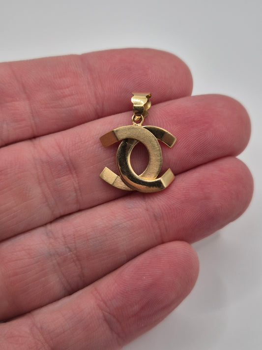 18ct gold pendant