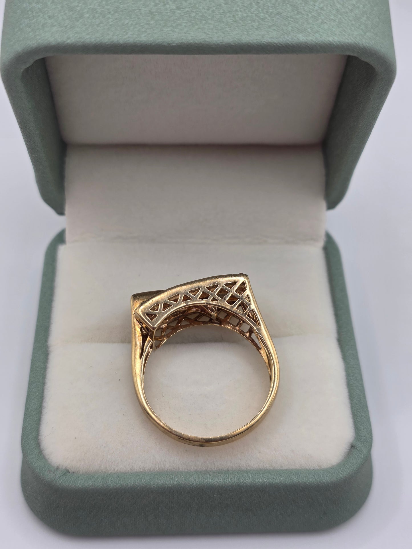 9ct gold alexandrite ring