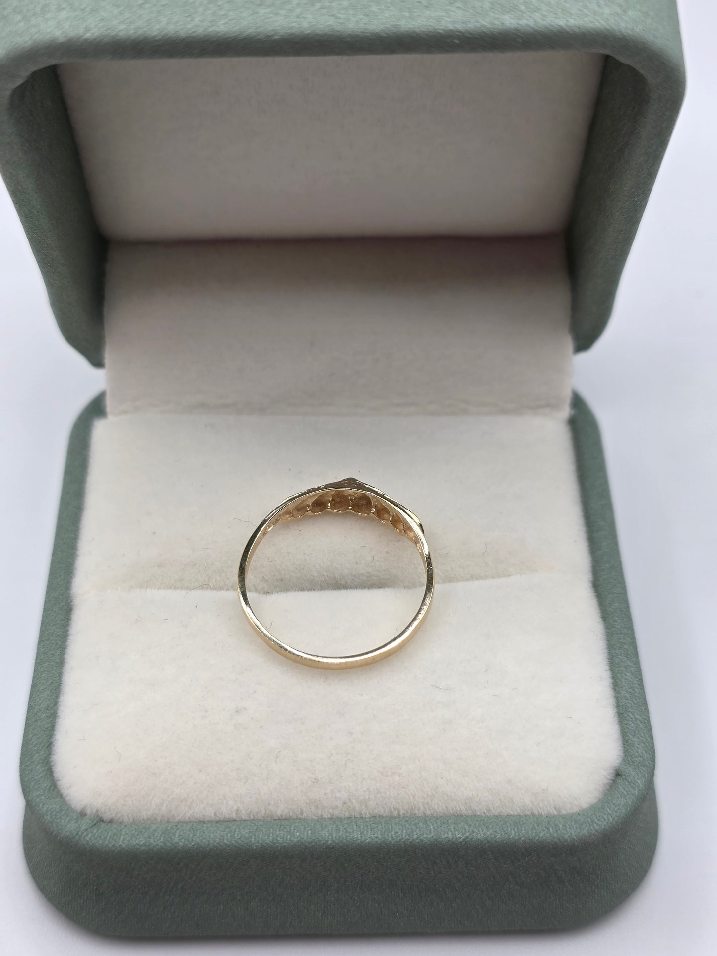 9ct gold heart signet ring