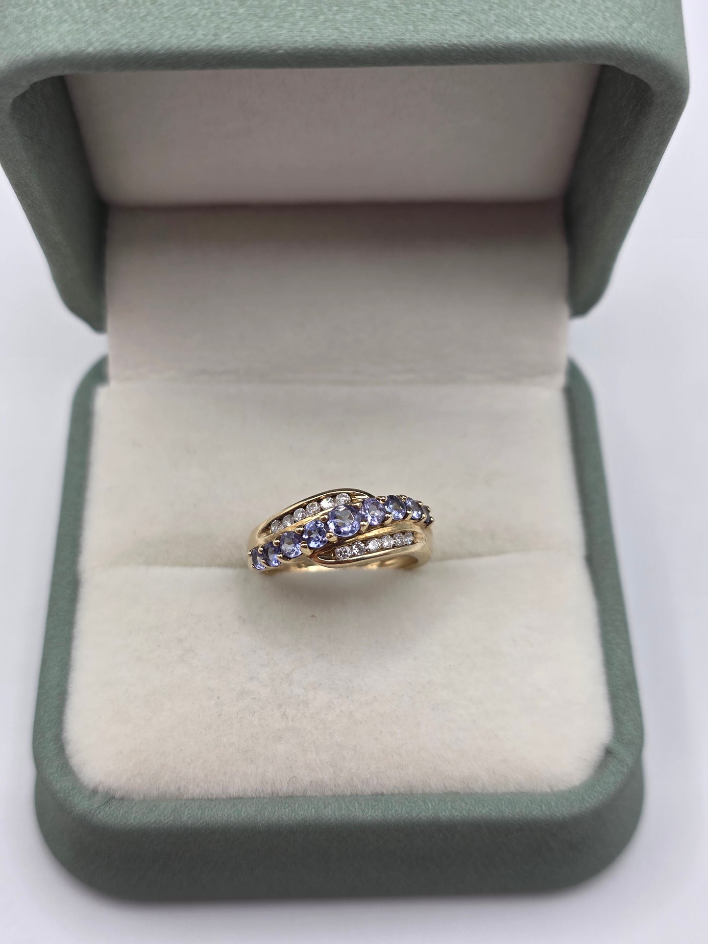 9ct gold tanzanite and diamond ring