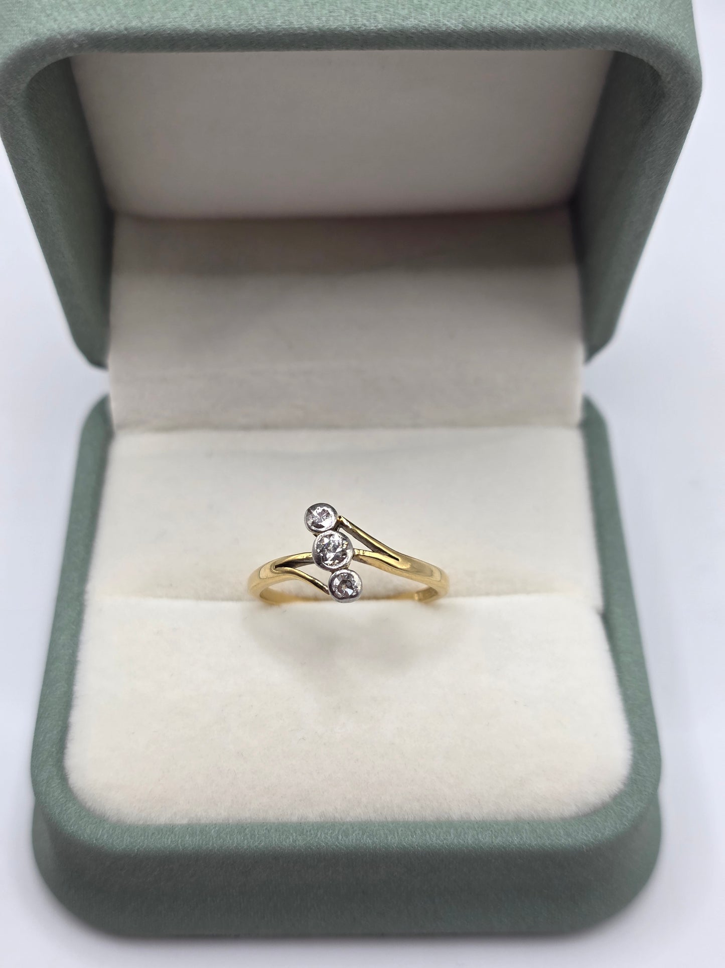 18ct gold diamond ring