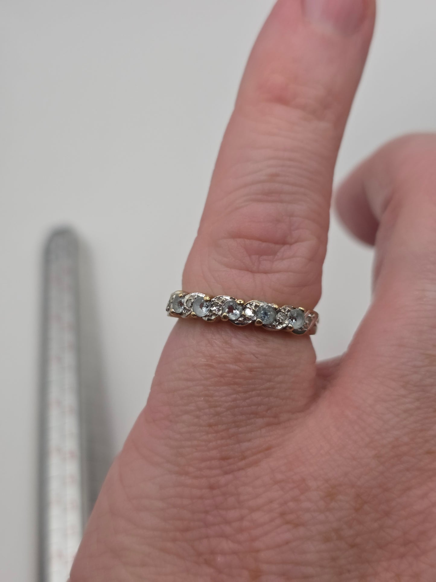 9ct gold aquamarine and diamond ring