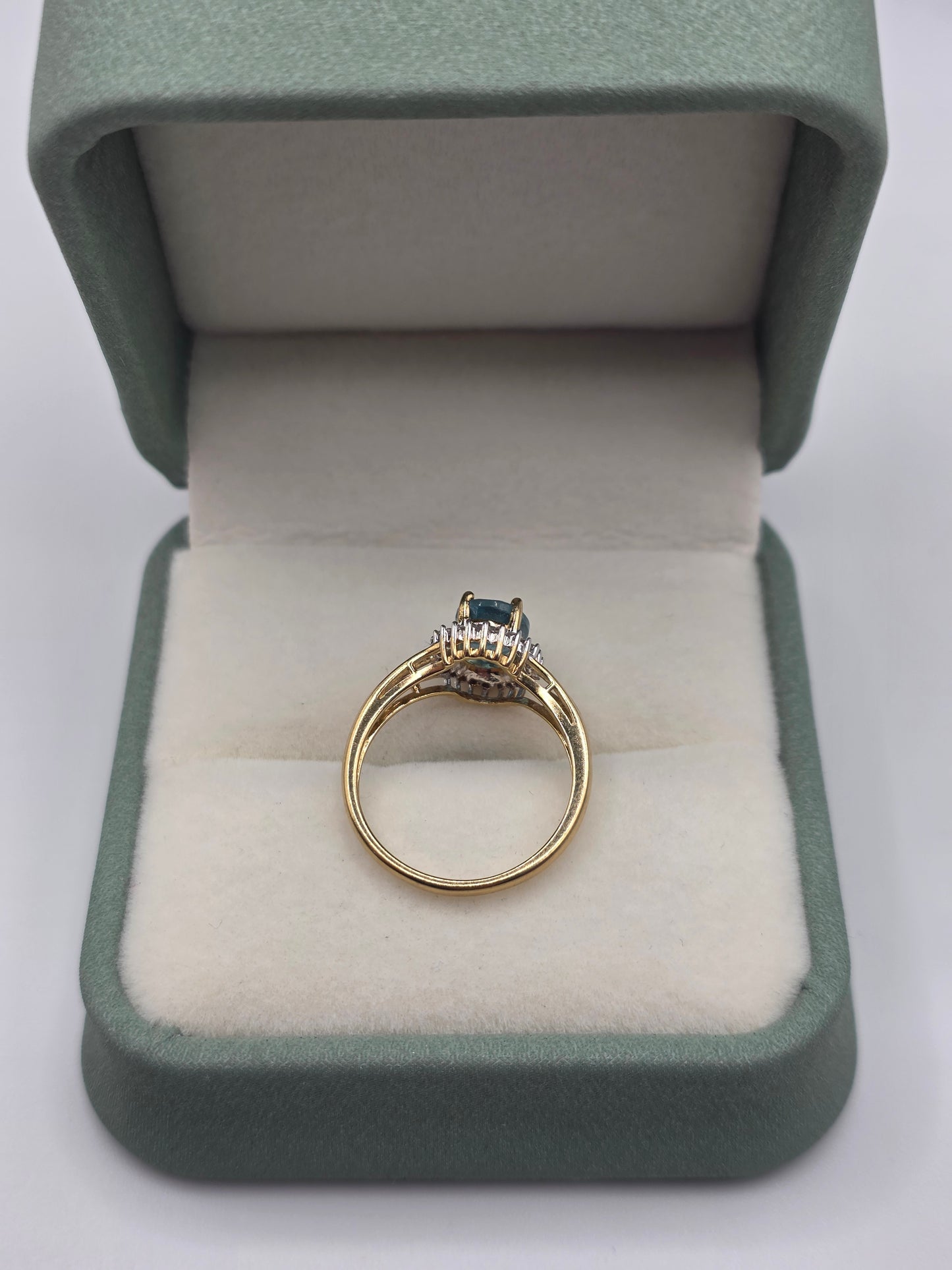 9ct gold aquamarine and diamond ring