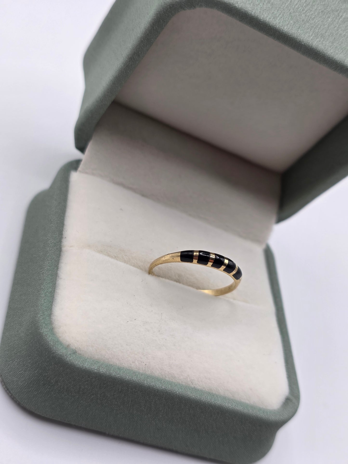9ct gold onyx ring