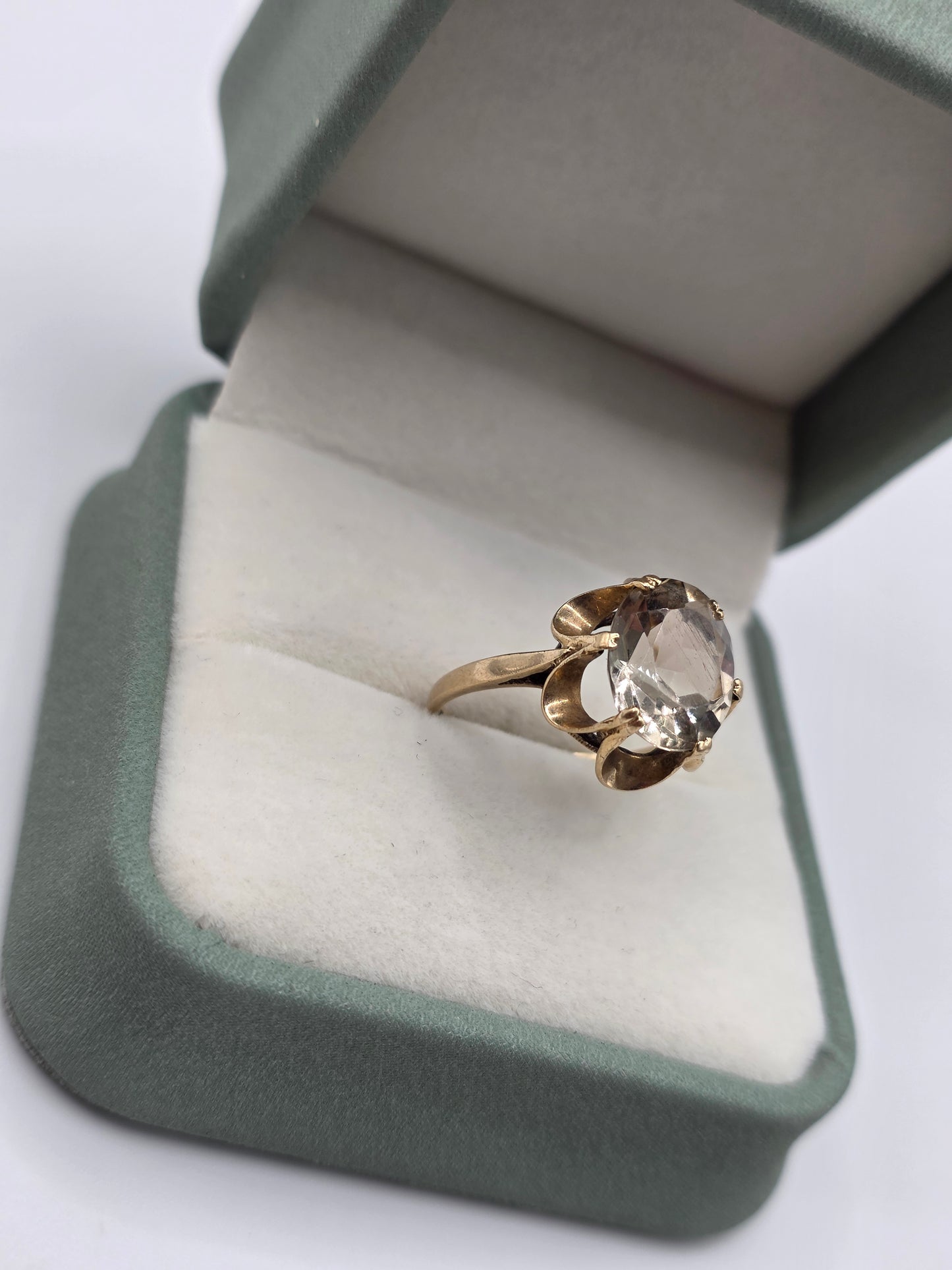 Vintage 9ct gold quartz ring