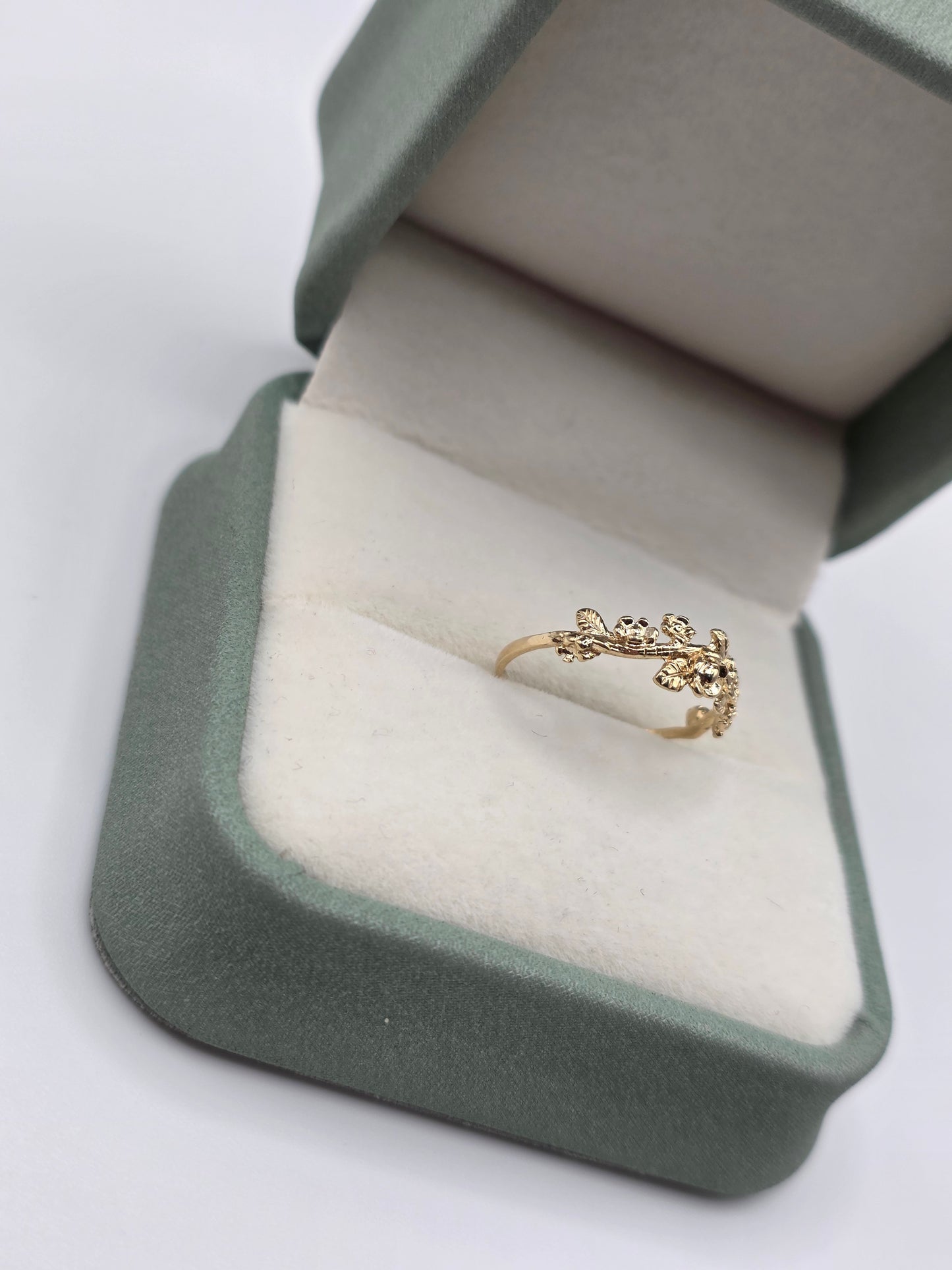 9ct gold forget me knot ring