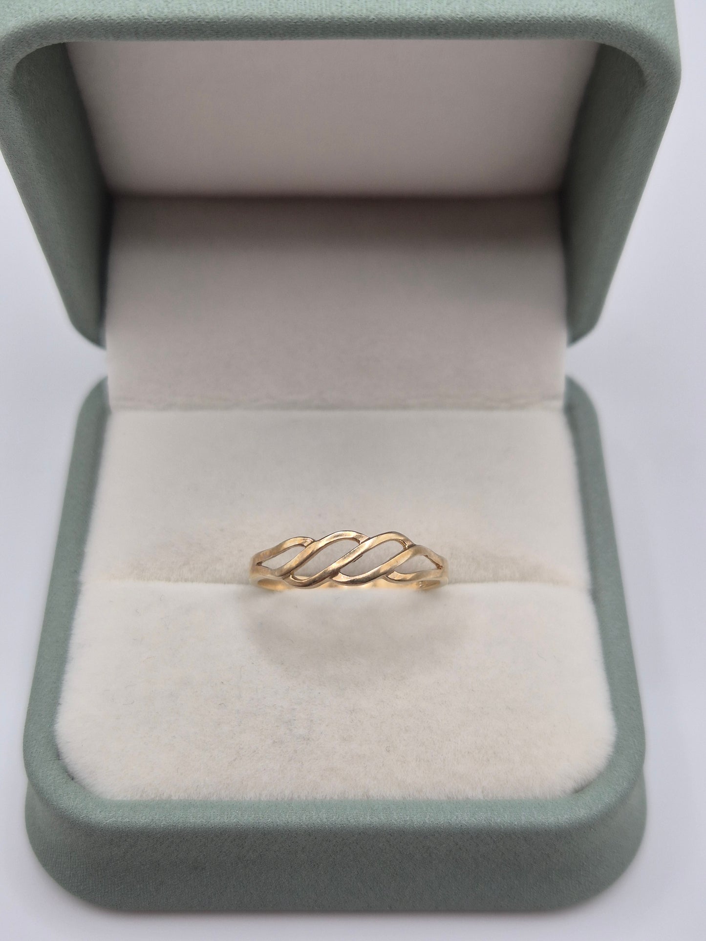 9ct gold ring