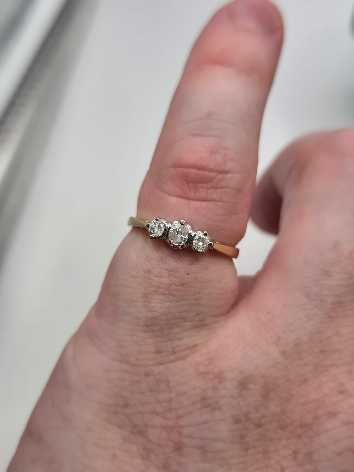 9ct gold diamond ring
