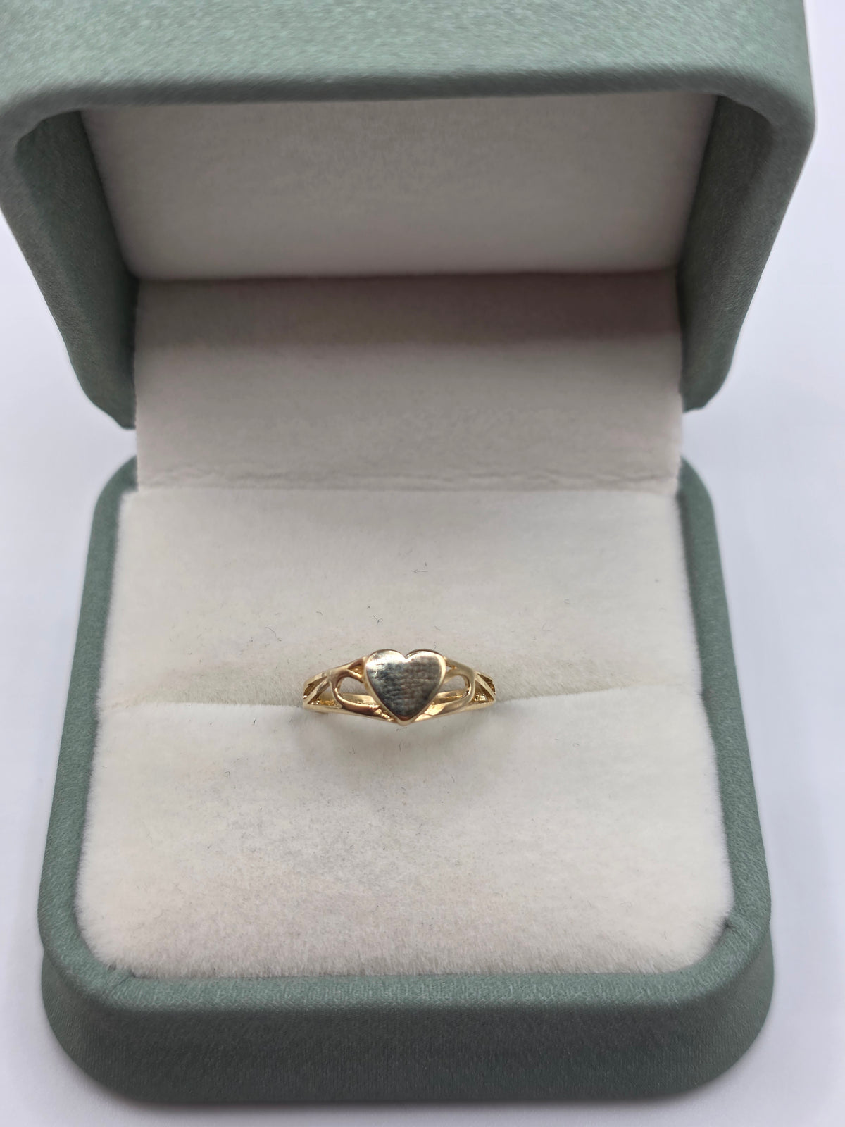 9ct gold heart signet ring