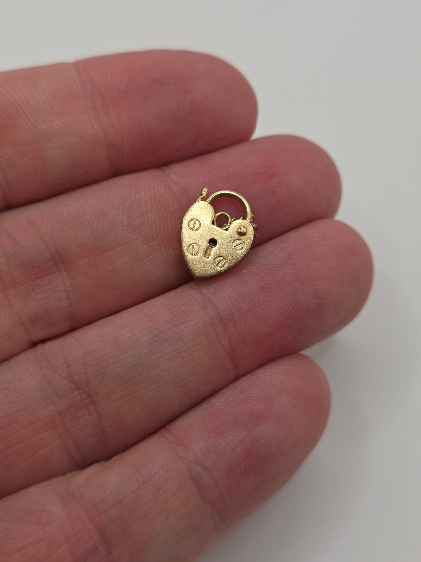 9ct gold padlock 53