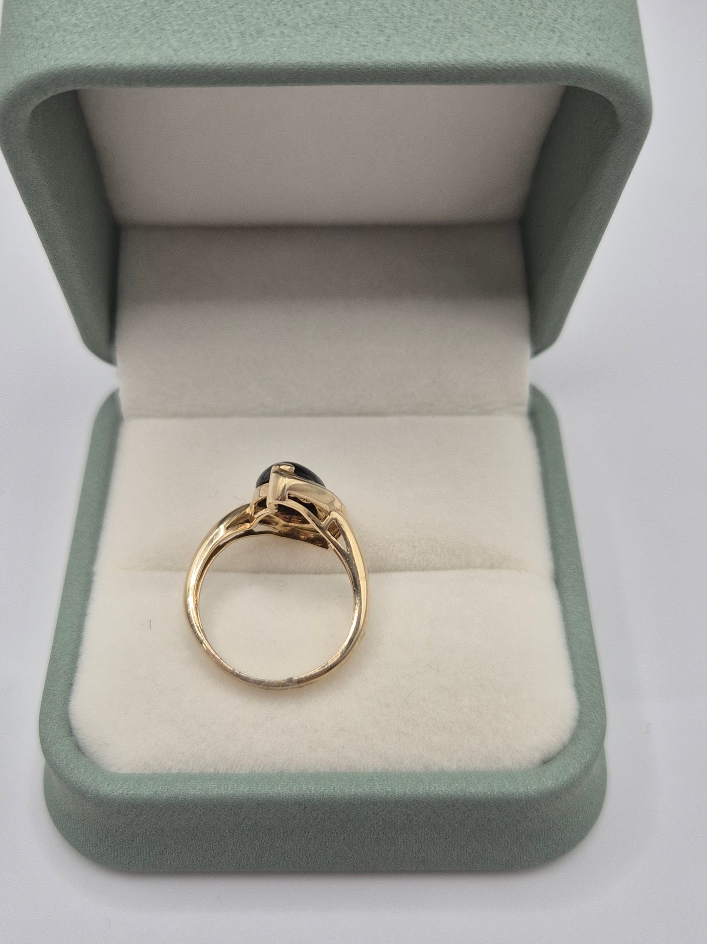 14ct gold onyx and diamond ring