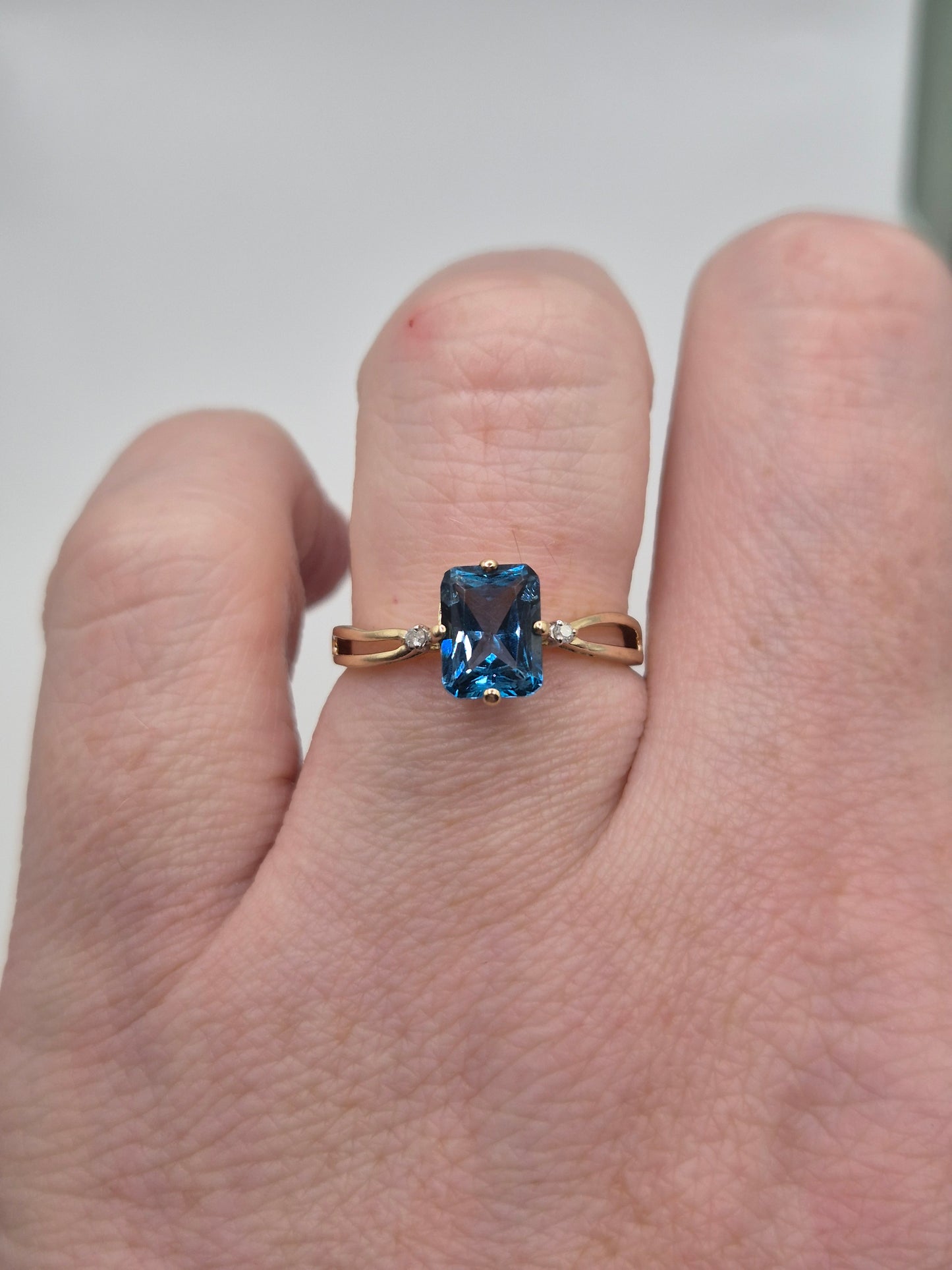 9ct gold topaz and diamond ring