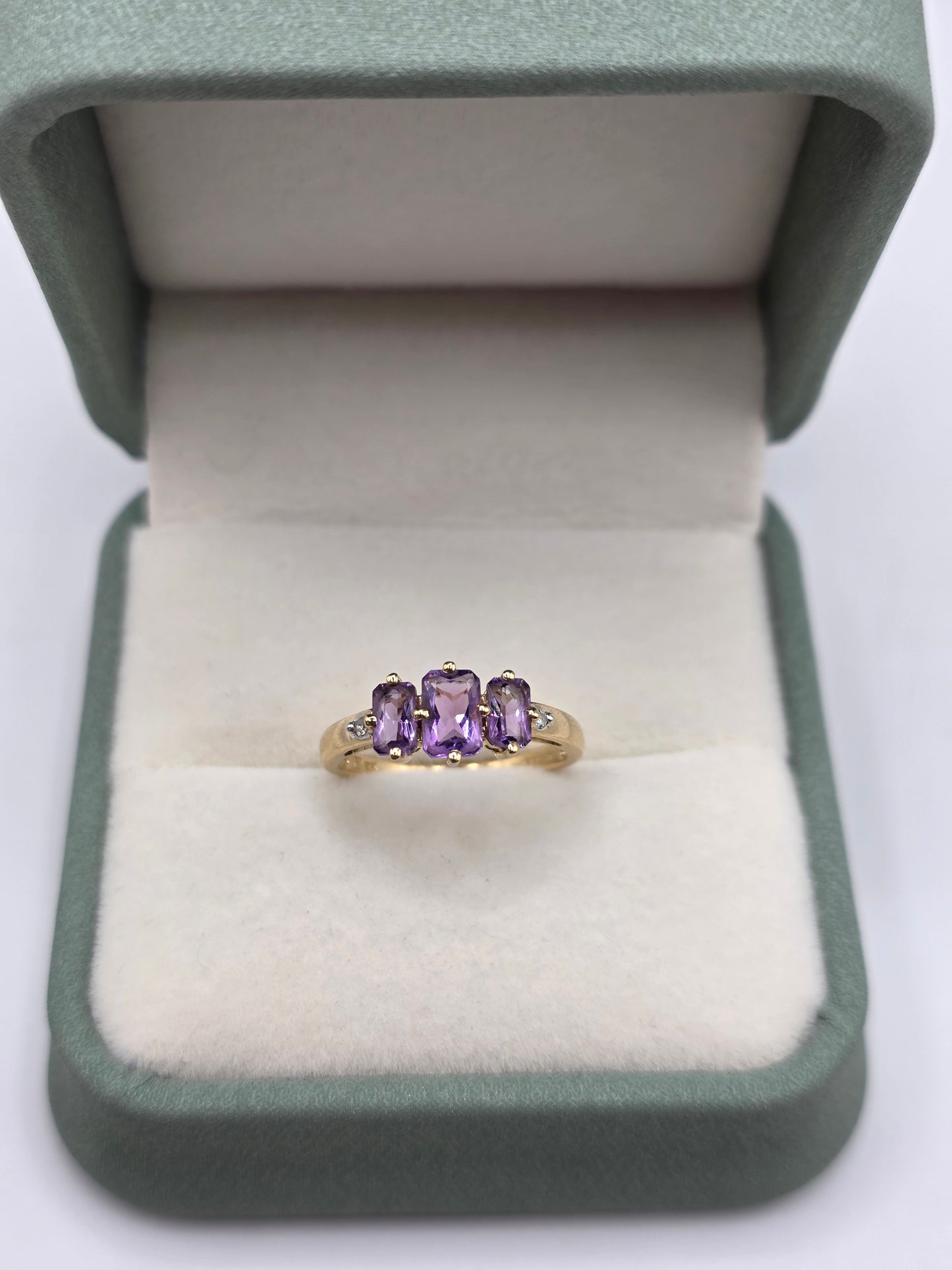 9ct gold amethyst and diamond ring