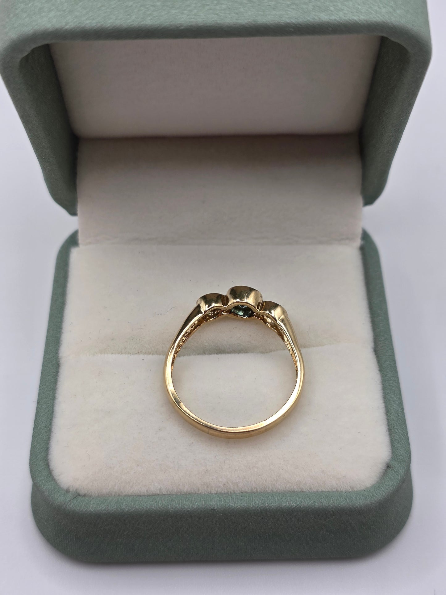 9ct gold topaz ring