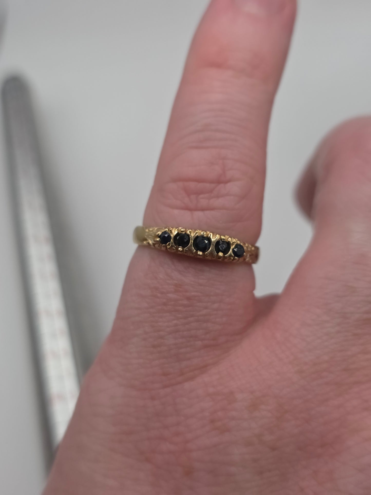 9ct gold sapphire ring