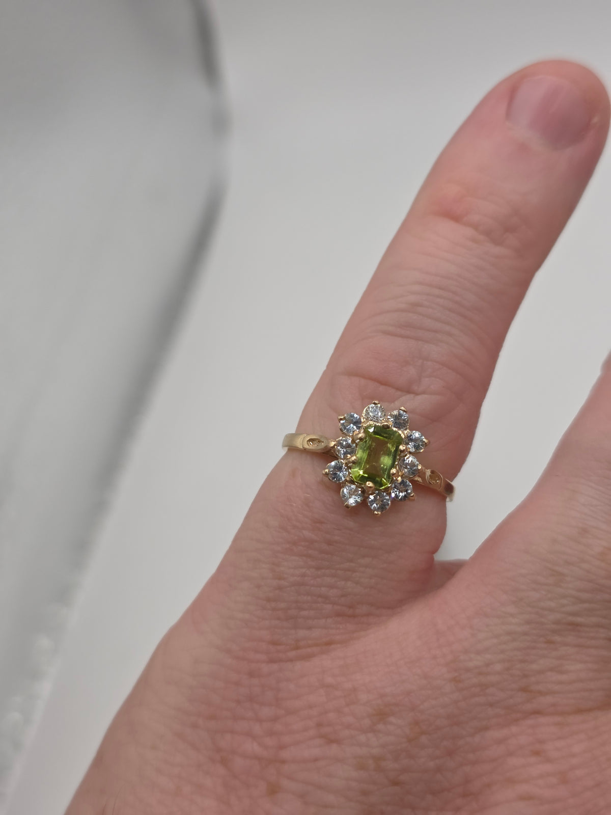 9ct gold peridot and aquamarine cluster ring