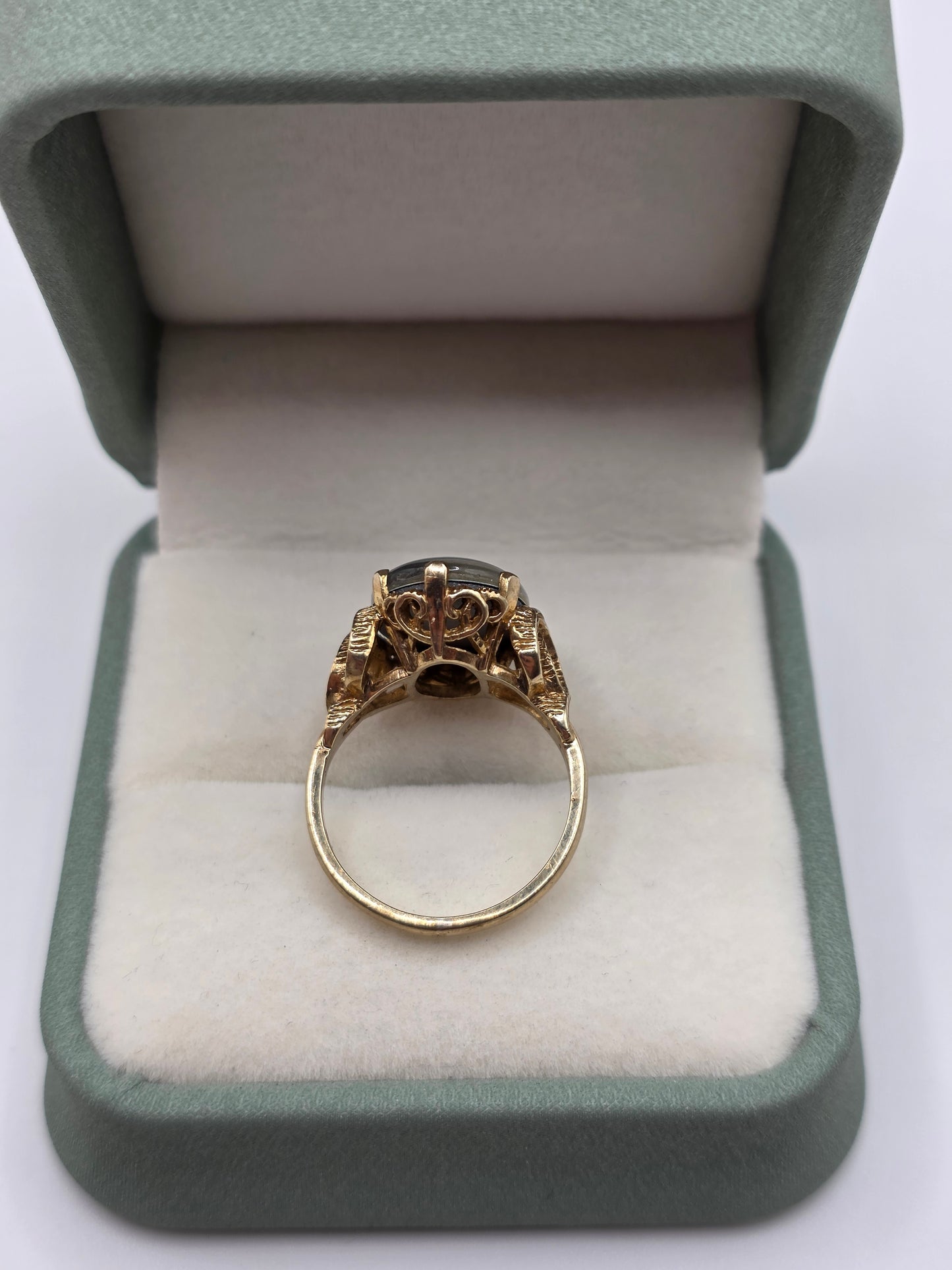 Vintage 9ct gold opal triplet ring
