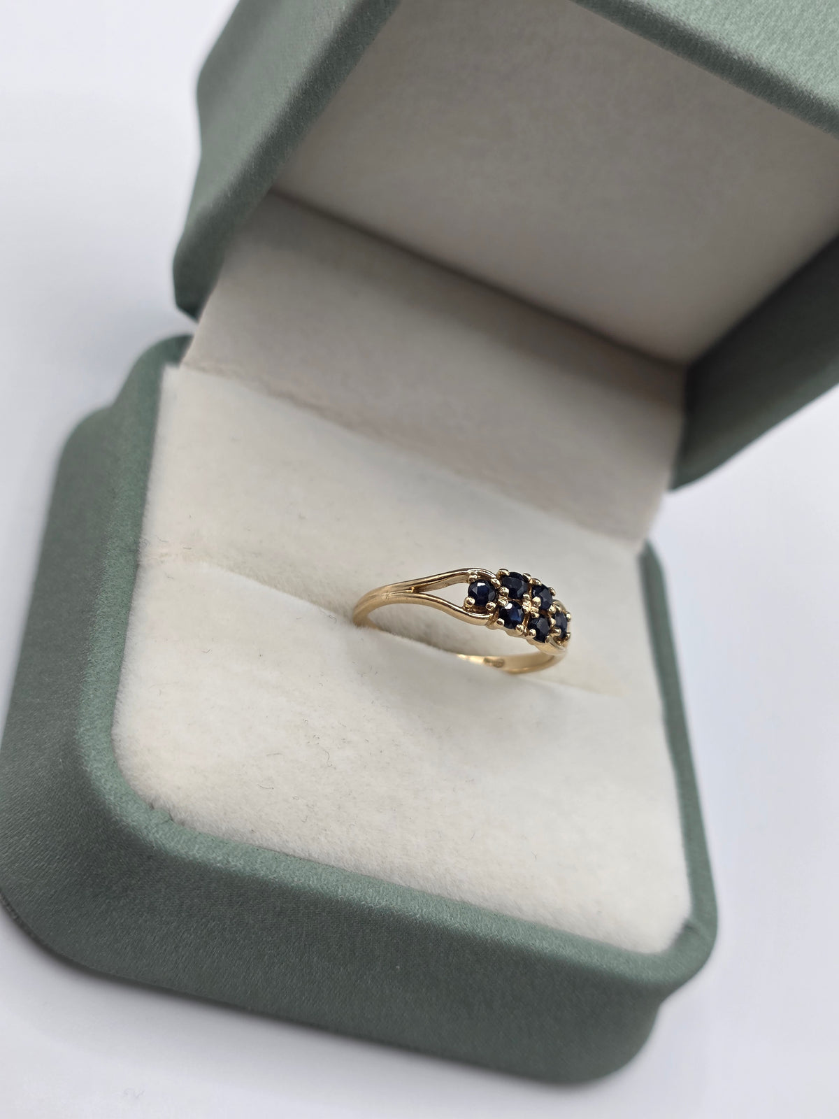 9ct gold sapphire ring