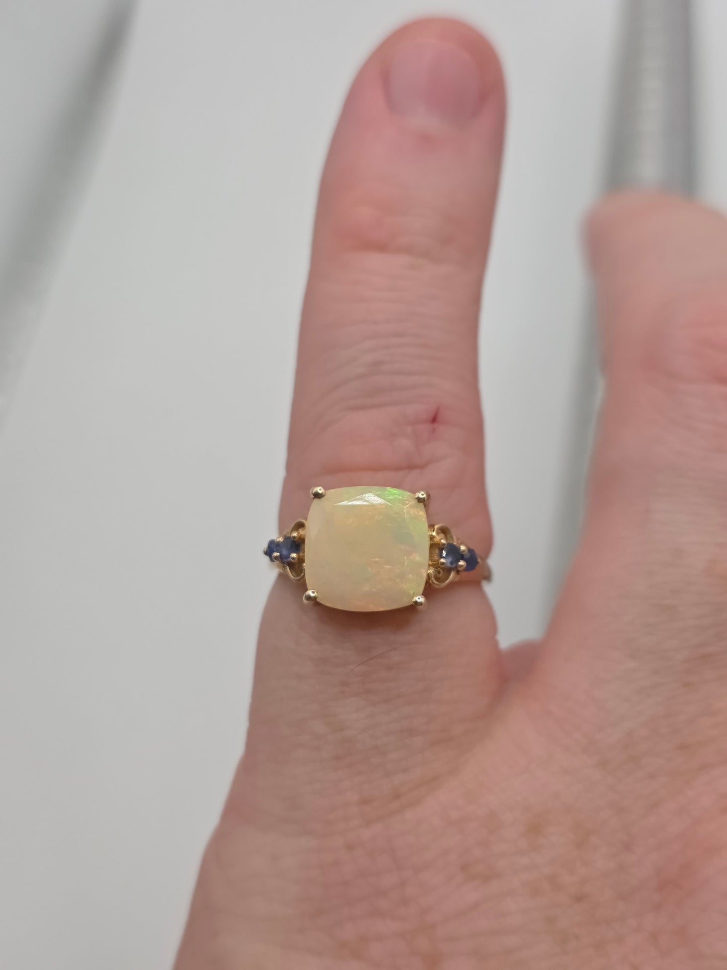 9ct gold opal and sapphire ring