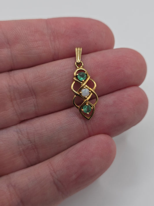 9ct gold emerald and opal pendant