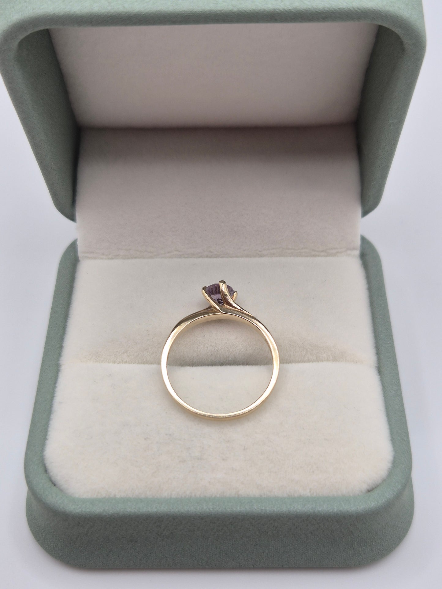 9ct gold pale amethyst ring