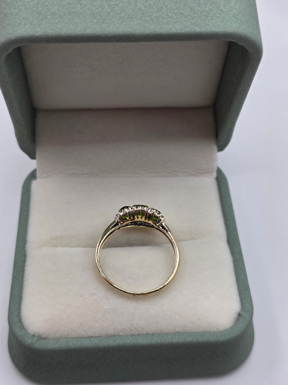 9ct gold diopside and diamond ring