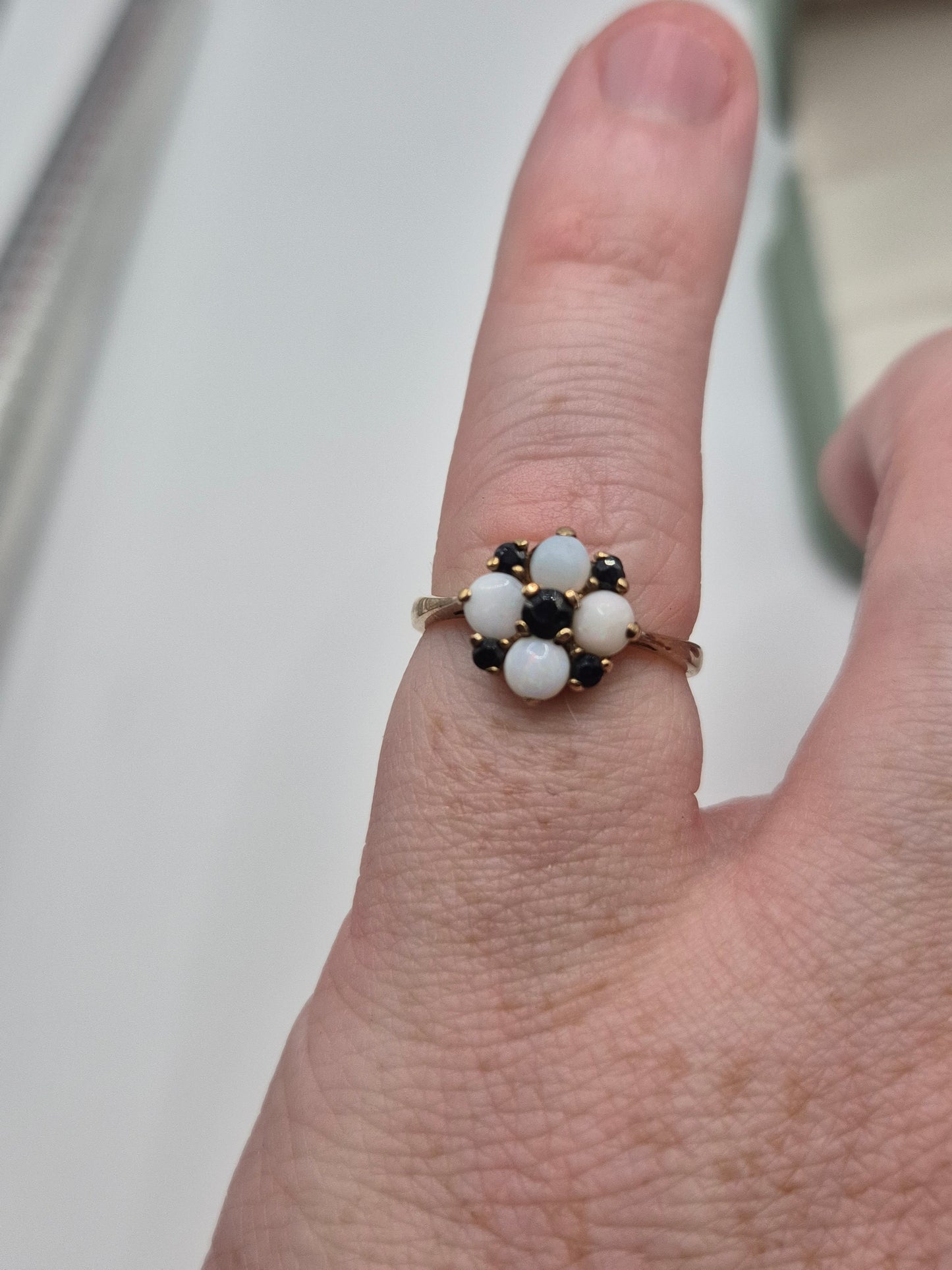 9ct gold sapphire and opal ring