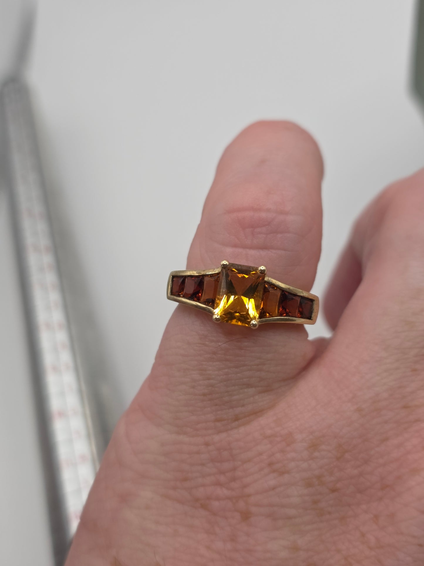 9ct gold citrine and garnet ring