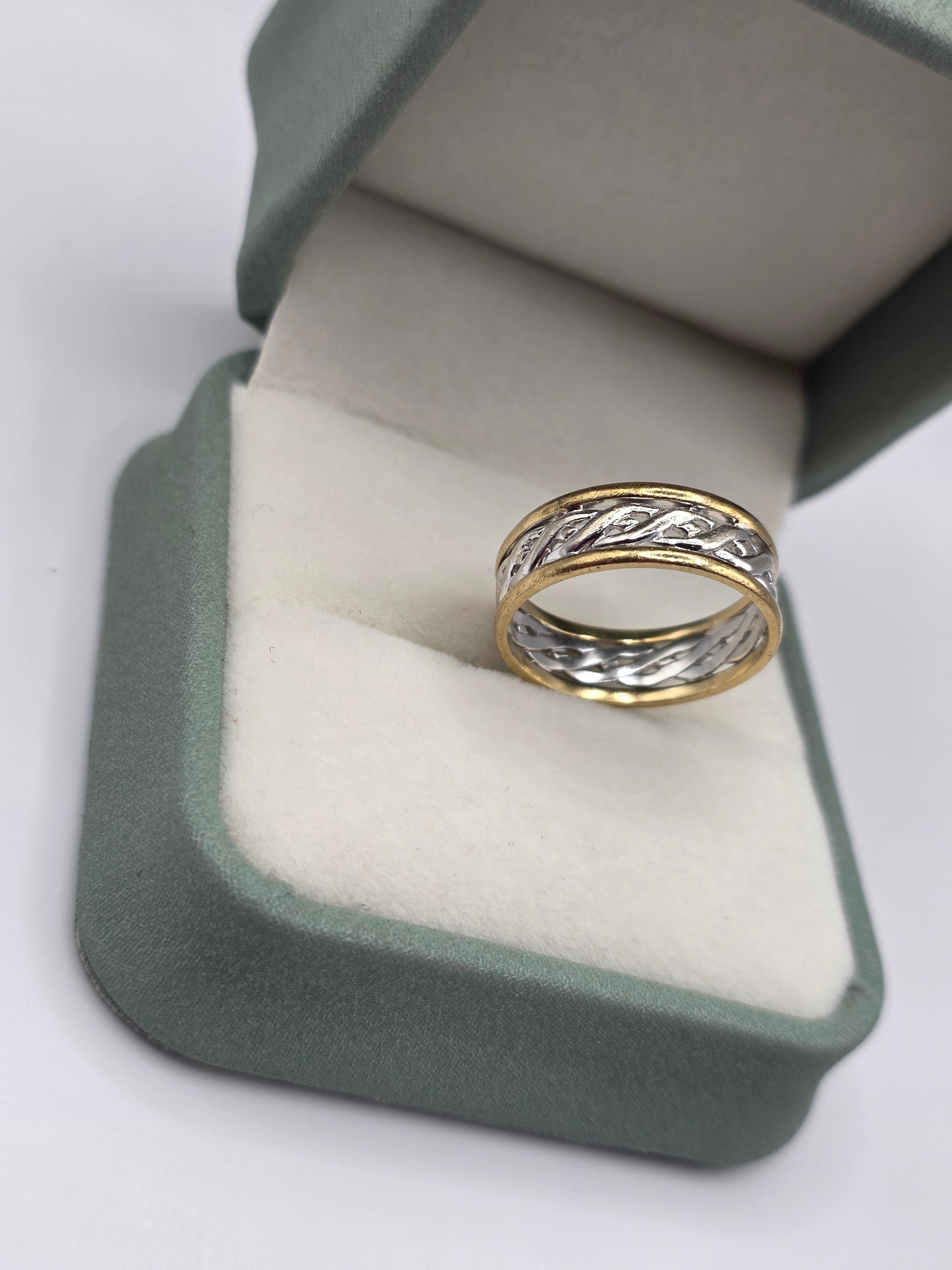Heavy 9ct two tone gold celtic ring