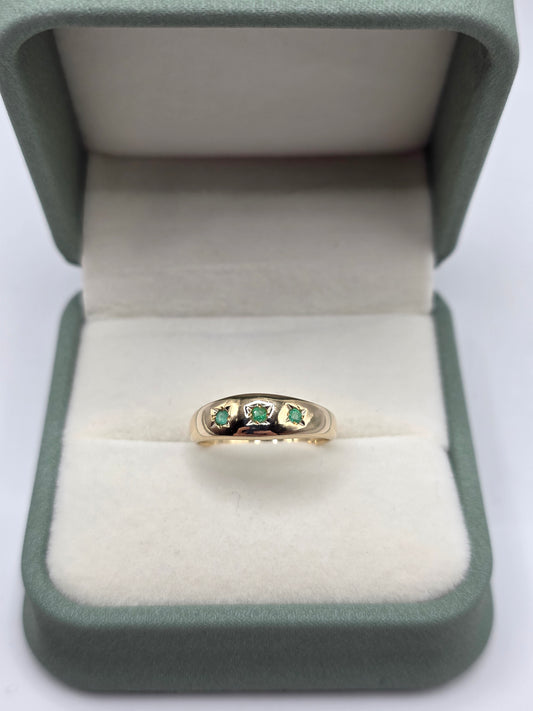 9ct gold emerald gypsy ring