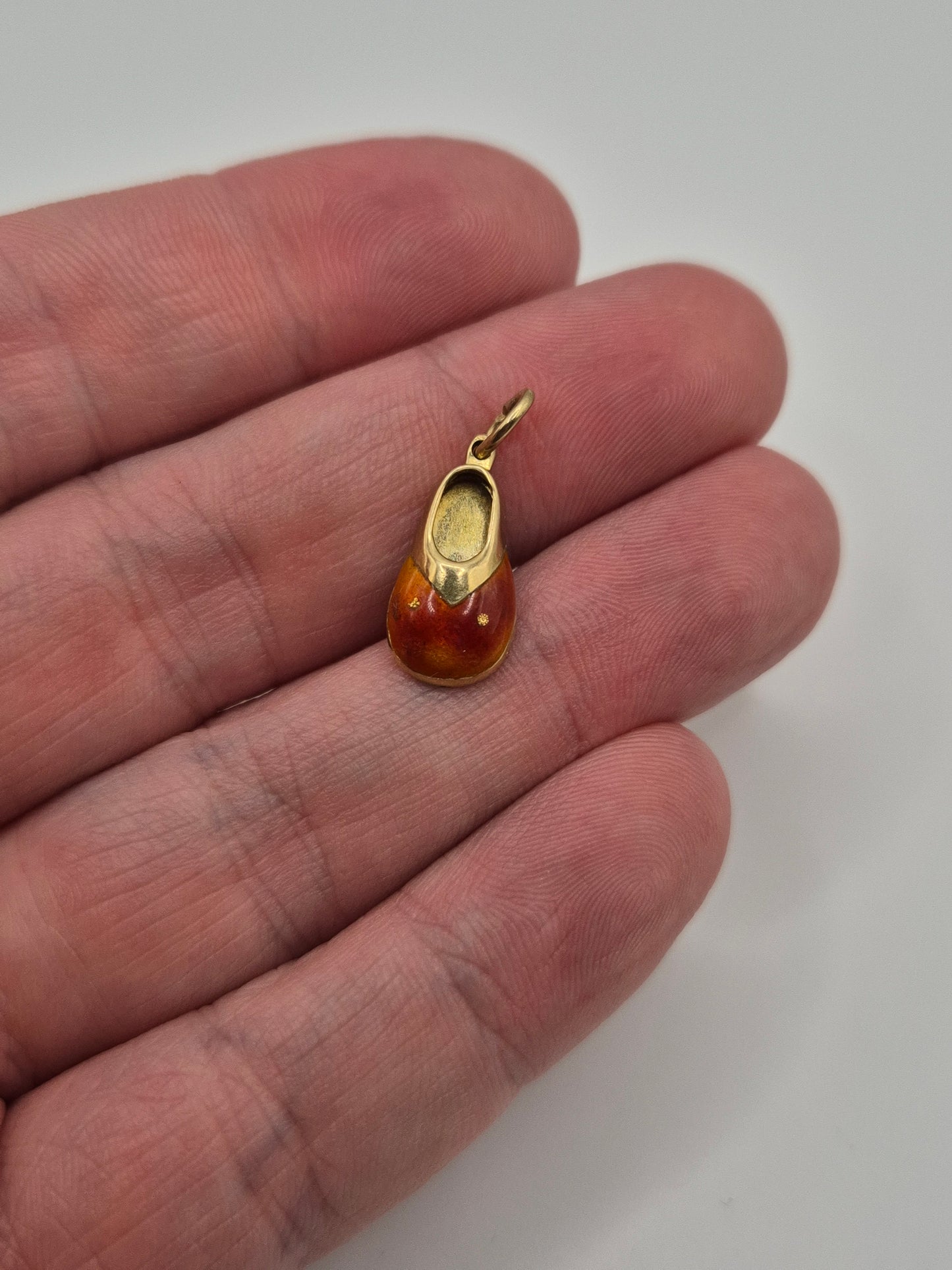 14ct gold enamelled shoe charm