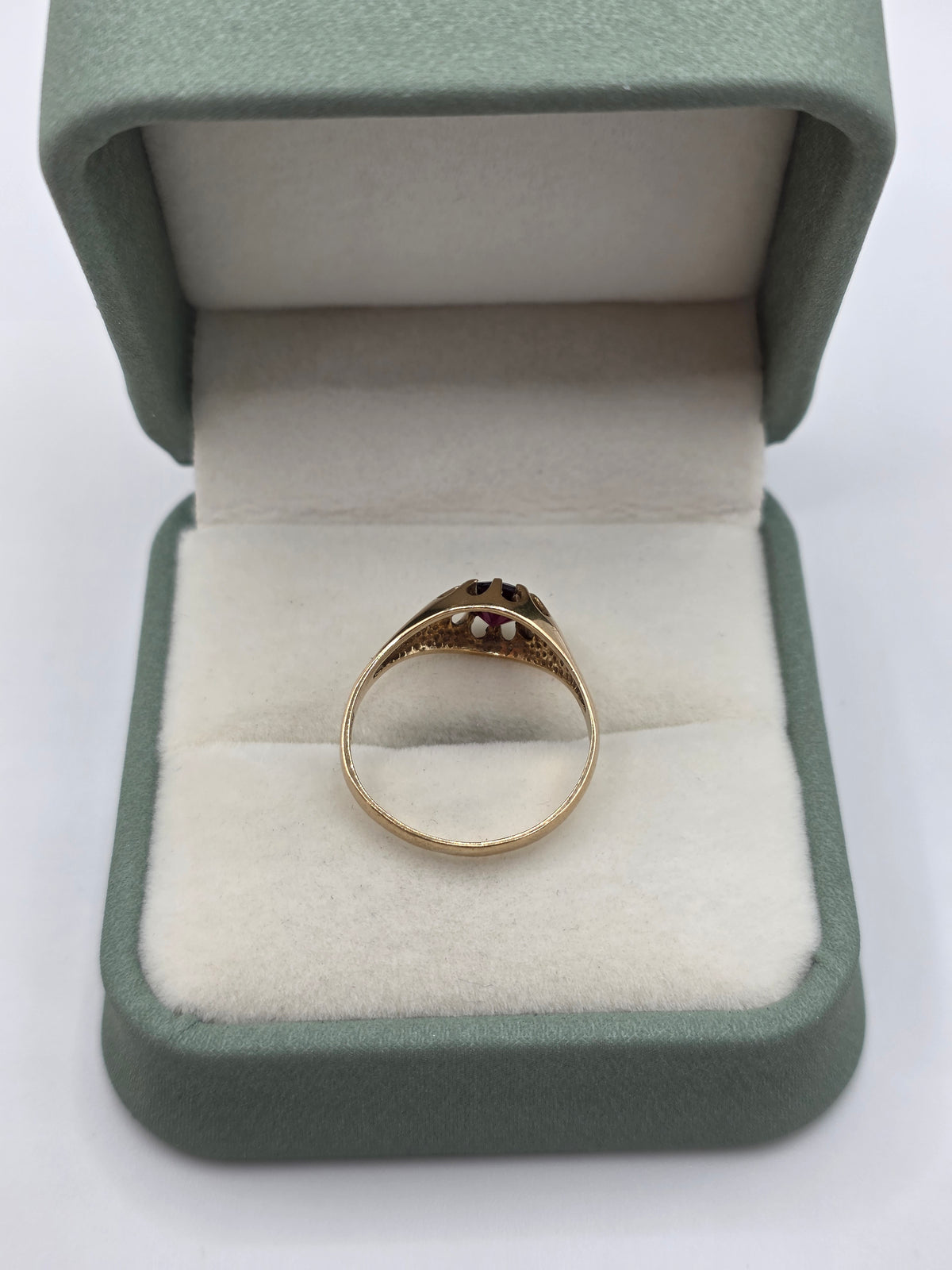 Vintage 9ct gold garnet gypsy ring
