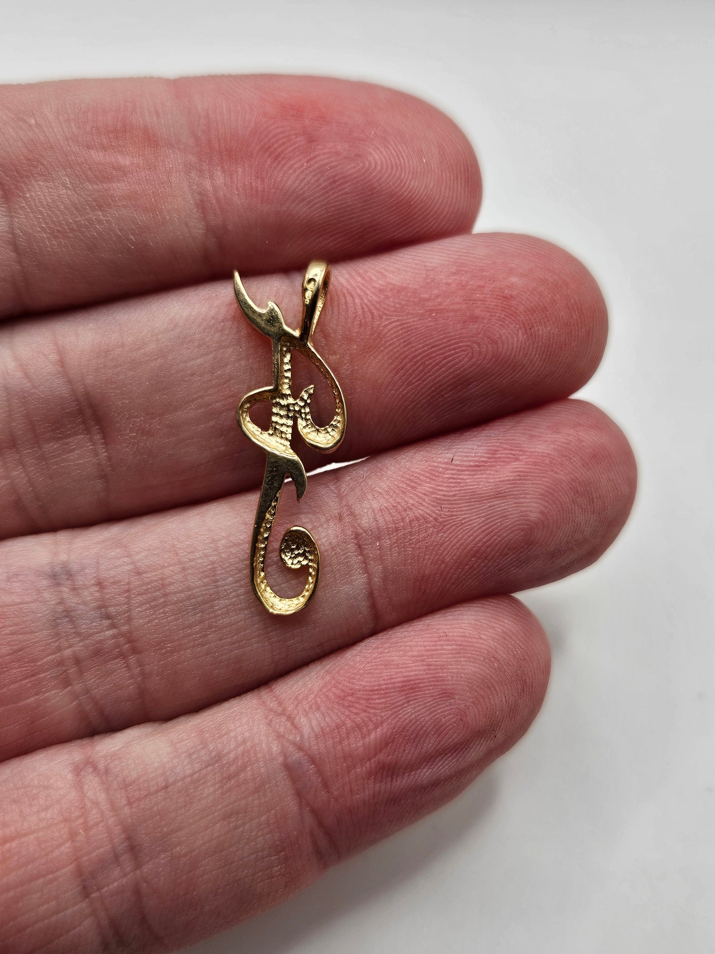 9ct gold initial pendant