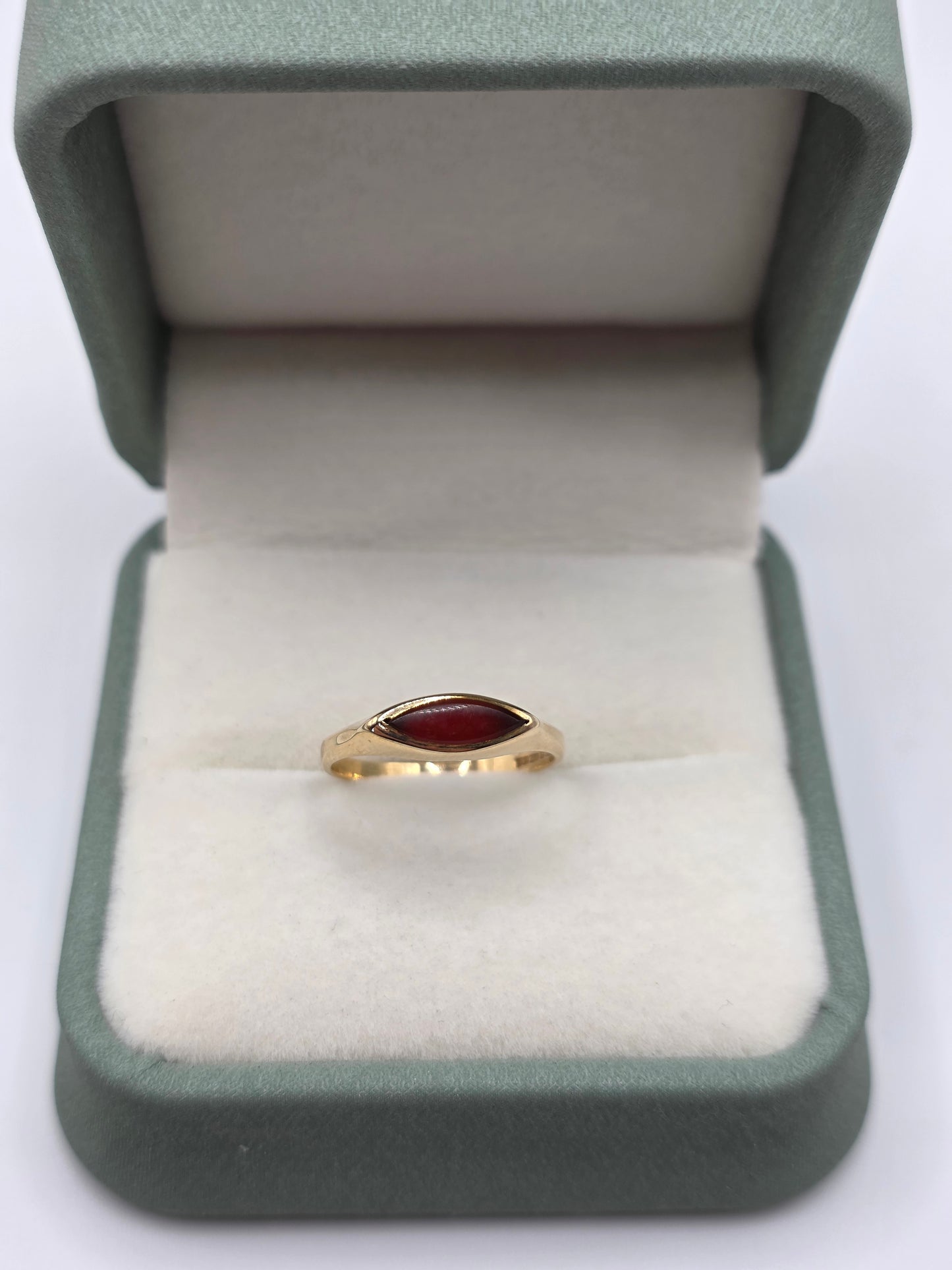 9ct gold carnelian signet ring