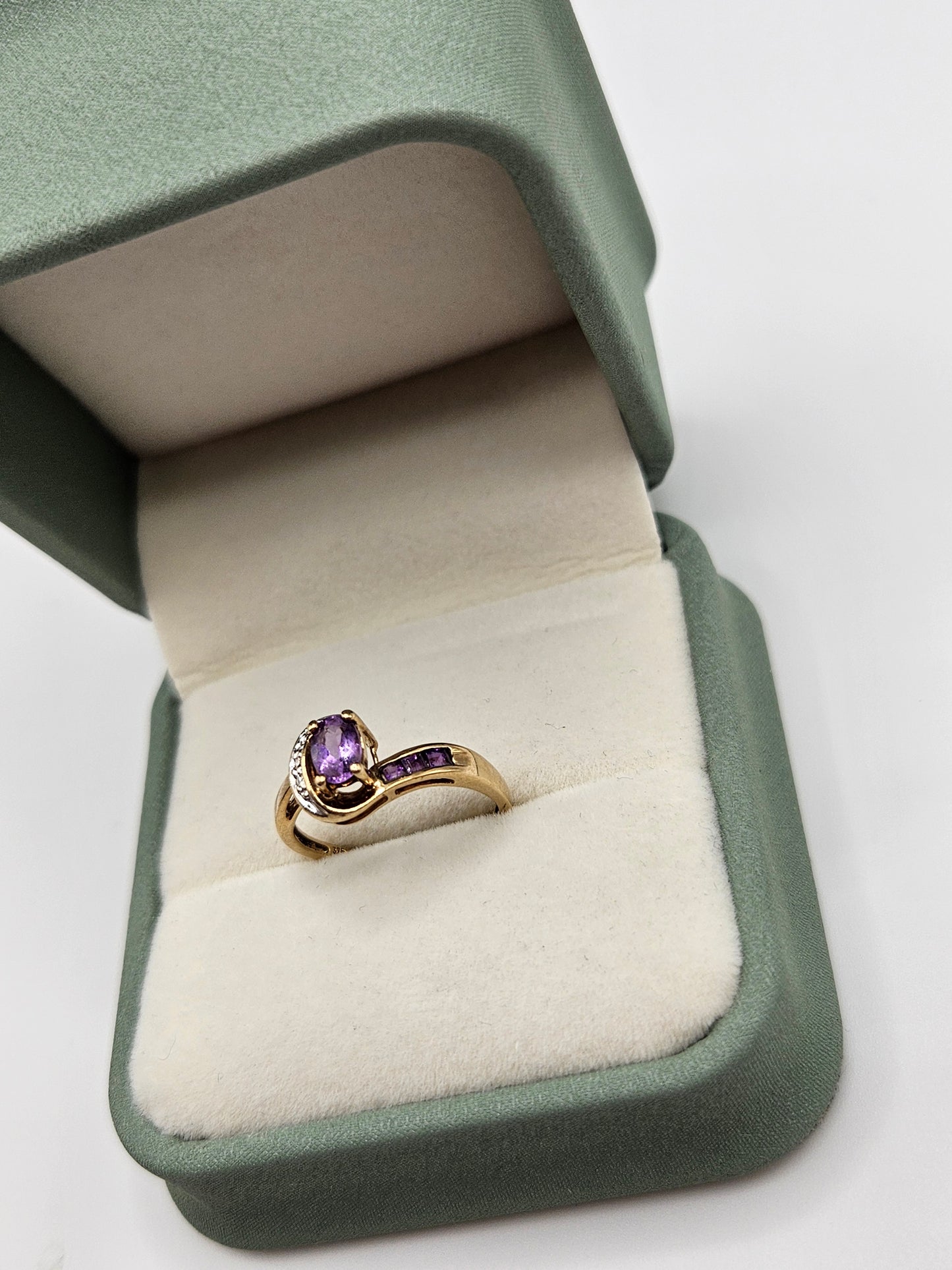 9ct gold amethyst and diamond ring