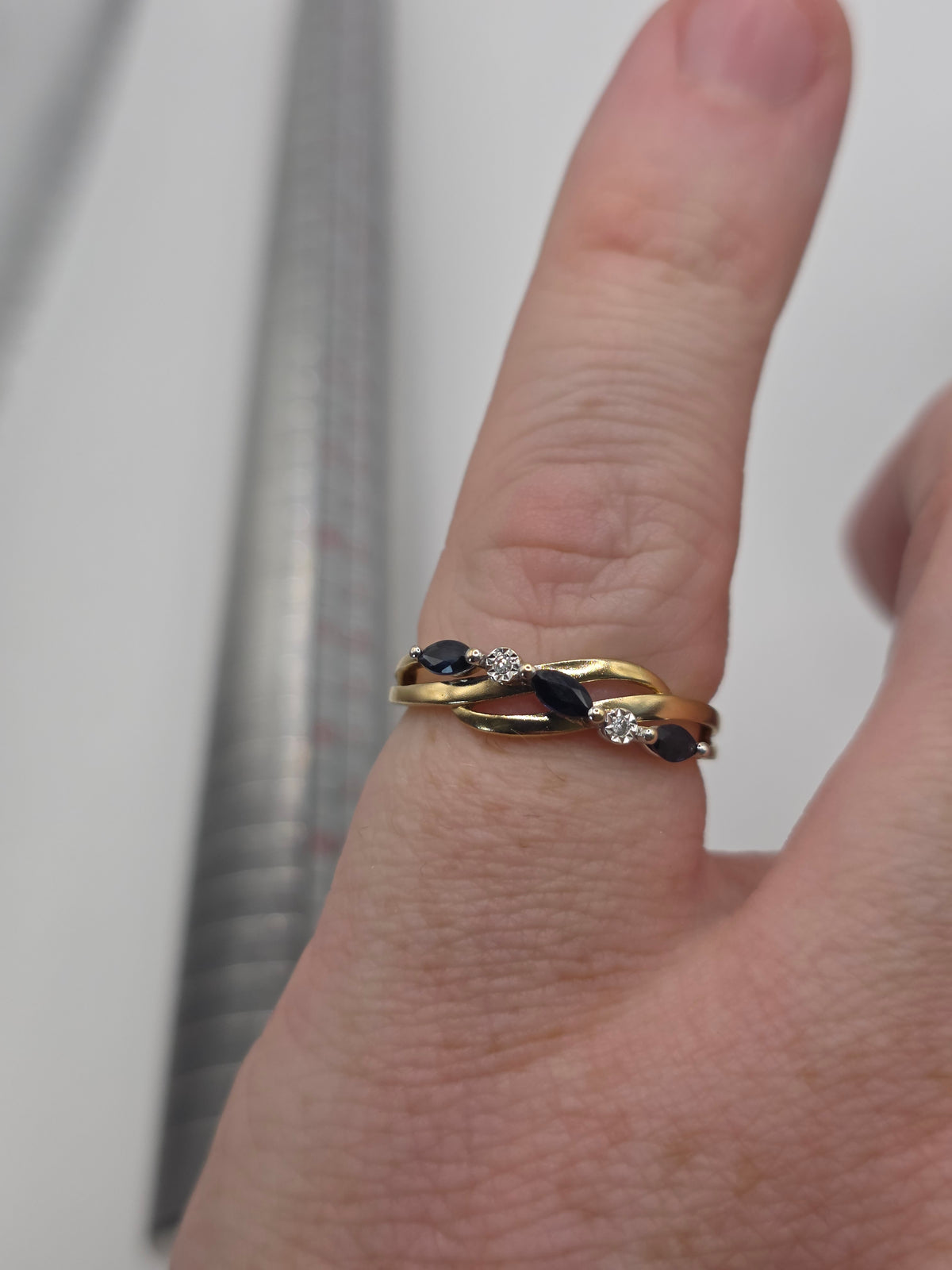 9ct gold sapphire and diamond ring