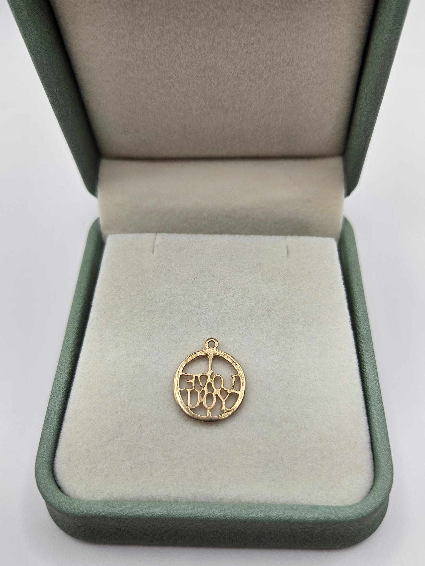 9ct gold "i love you" pendant