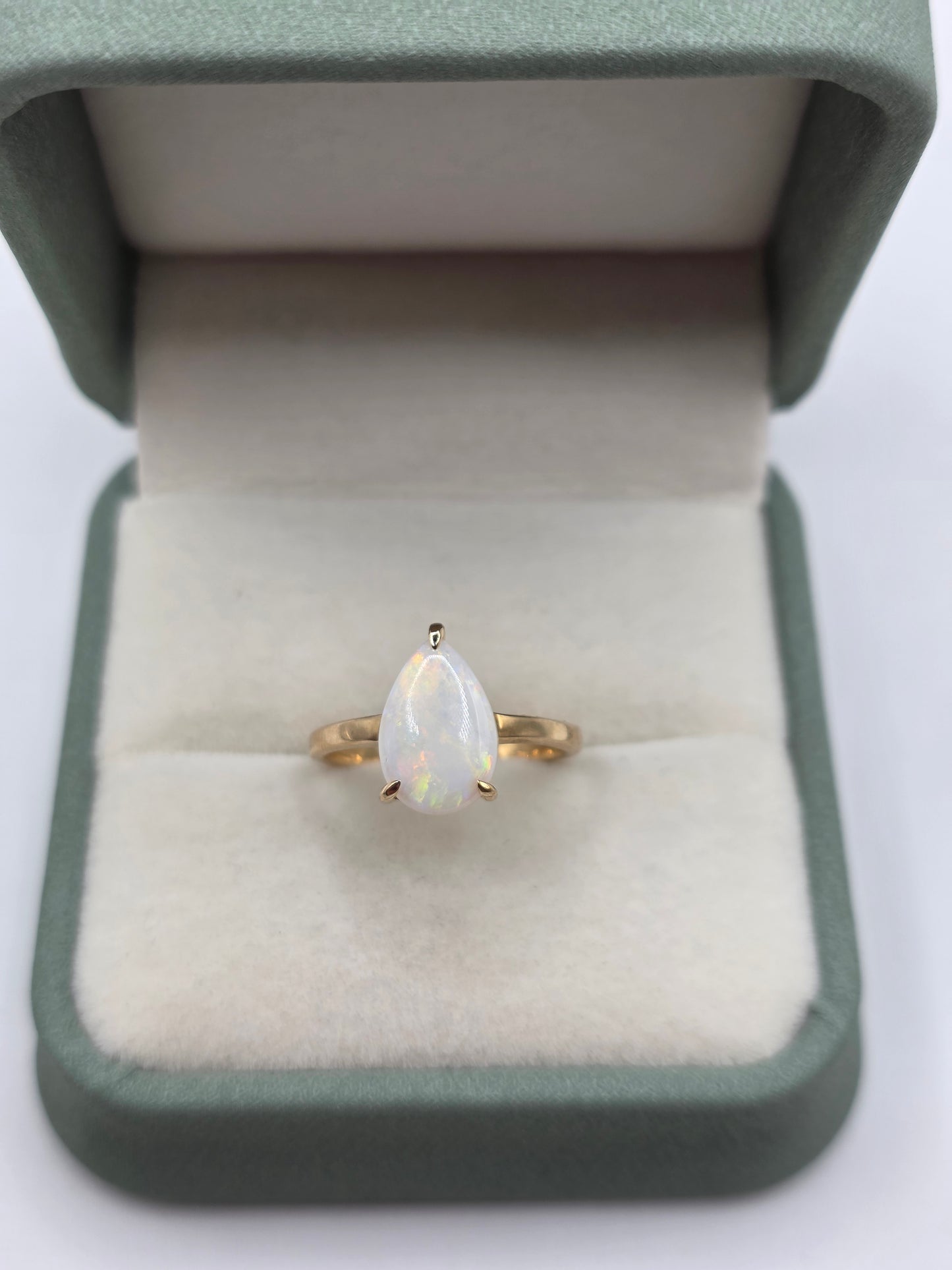 9ct gold opal ring
