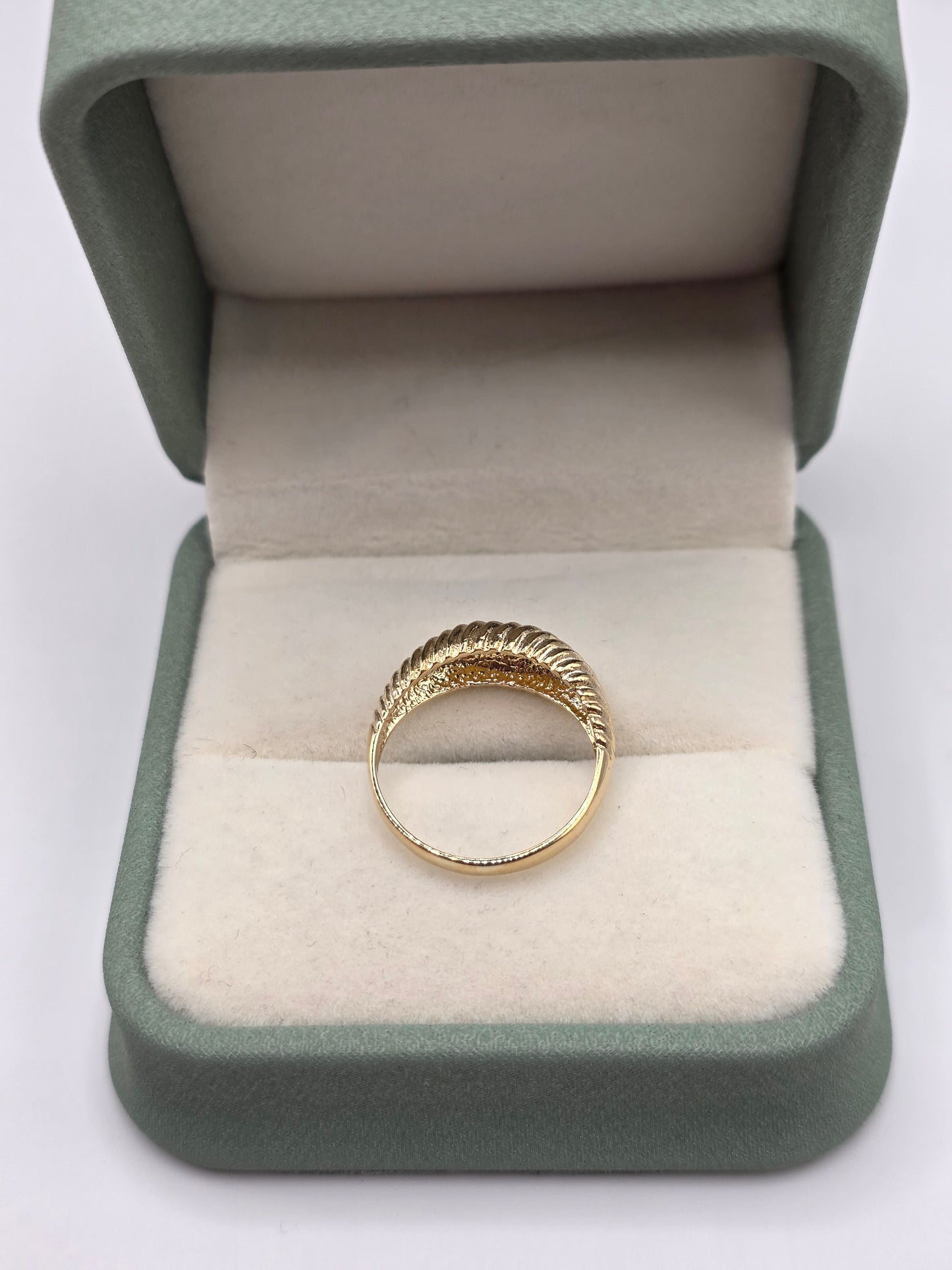 9ct gold croissant ring