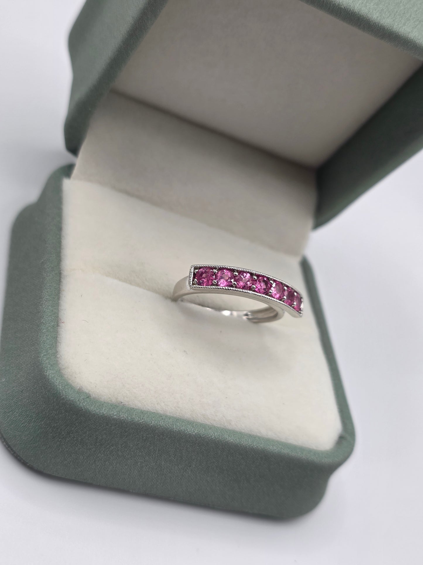 9ct white gold pink sapphire ring